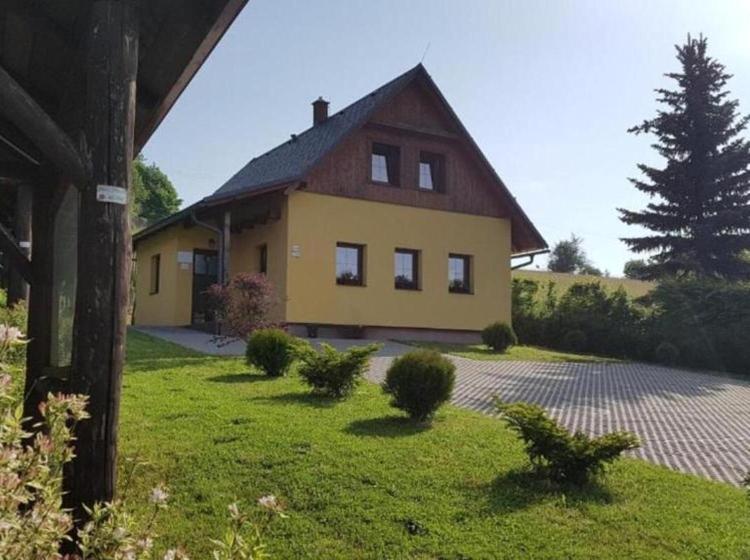 Pensiony A V Kempu Indiana *